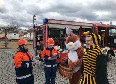 Kleine Geschenke hatte der Osterhaste für die Jugendfeuerwehrmitglieder dabei