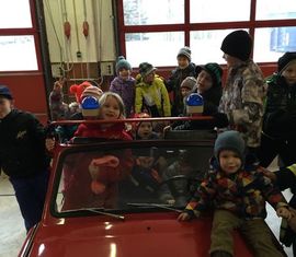 Ein nicht ganz alltägliches Fahrzeug fand große Begeisterung bei allen Kindern.