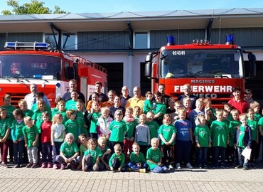 Kinder und Betreuer des Kinderfeuerwehrtages aus Burg (Spreewald)