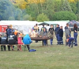 Lagerfeuer am Sonntag, eine gute Möglichkeit den Regen zu vertreiben