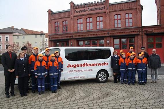 Am Samstag erhielt die Jugendfeuerwehr Forst ihr neues Auto.