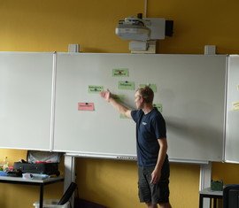 Julian aus Guben OT Bresinchen erläutert ihre Gedanken zu den Rollen eines Jugendgruppenleiters