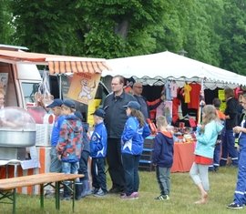 Trotz des verregneten Sonntags lies es sich keiner nehmen ein leckeres Eis zu holen