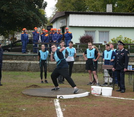 Oskar der Jugendgruppe Peitz beim Kugelstoßen