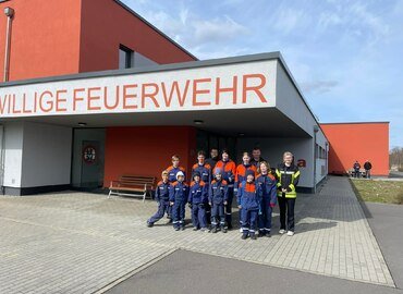 vor dem Gerätehaus der Freiwilligen Feuerwehr der Stadt Welzow